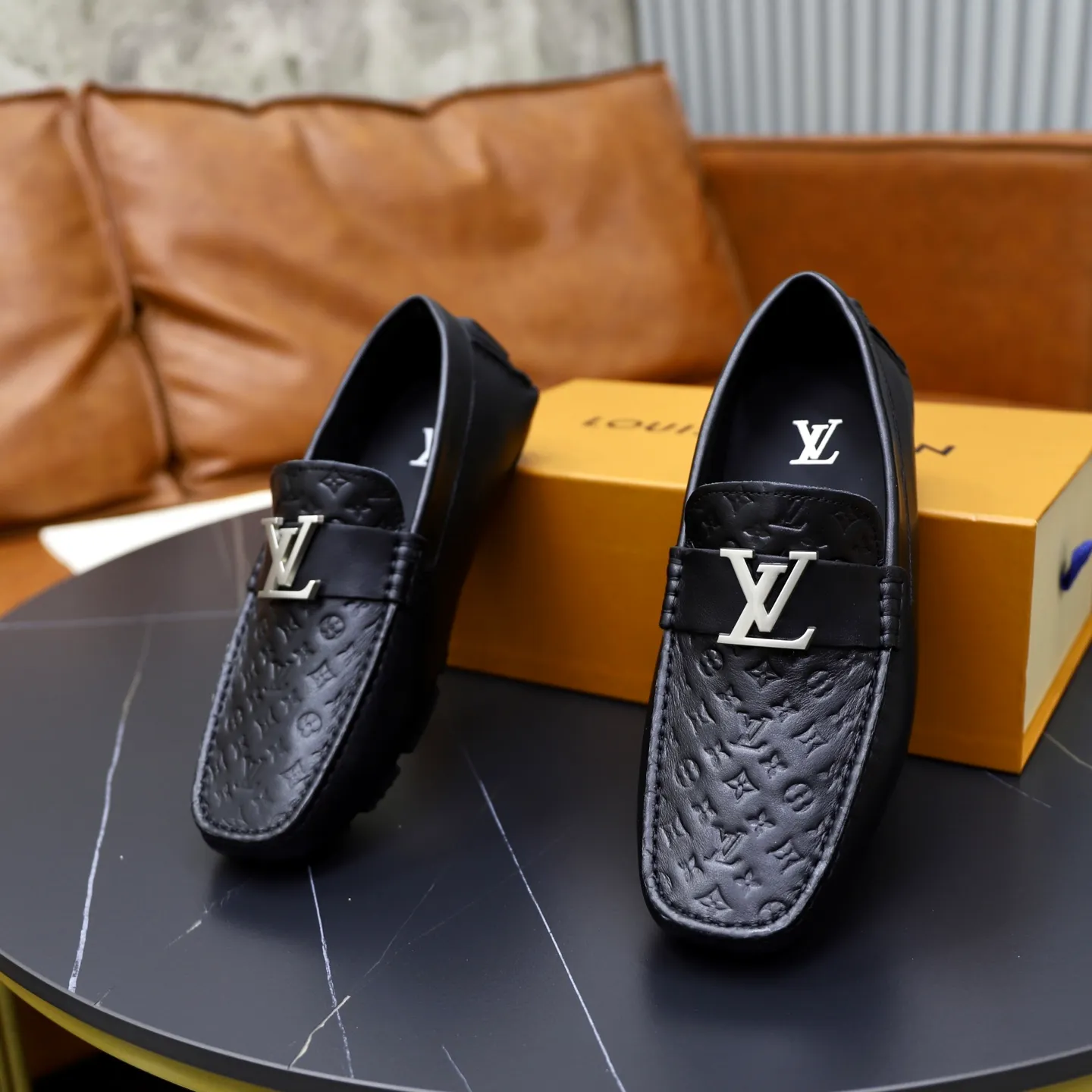 Ex-factory price: 480💰【LV】Louis Vuitton ⚠️High-end men’s driving and pedal series ⚠️38-44 (customized for 45) ⚠️All original cowhide leather! Thick and soft! Made entirely of calfskin lining! Rubber sheet anti-slip beanie sole! Three-dimensional package technology! Fashionable and classic! Handicrafts! Original high quality! Feel free to compare!